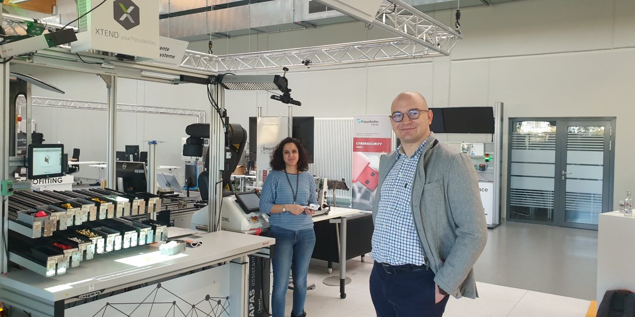 Ovidiu Ursachi (rechts im Bild) - Geschäftsführer der masernet GmbH freut sich auf das Projekt im KI Reallabor; links im Bild (Nissrin Perez, Fraunhofer IOSB-INA)